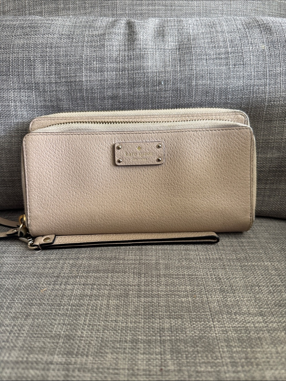 kate spade wristlet wallet